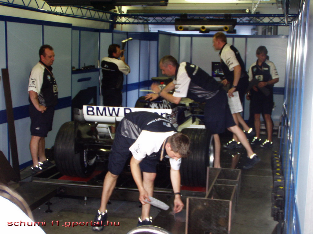 Mark Webber Williamse a technikai ellenrzsen