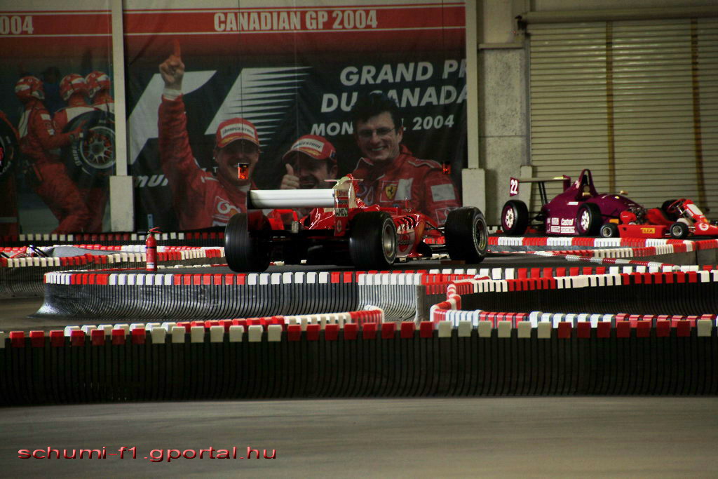 Schumi utols vilgbajnok Ferrarija, az F2004-es