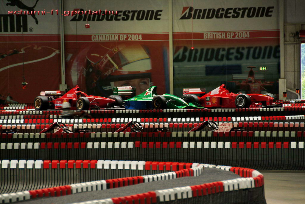 Schumi els F1-es autja a Jordan-Ford 191, a Ferrari F310 s els vb. gyztes Ferrarija az F1-2000